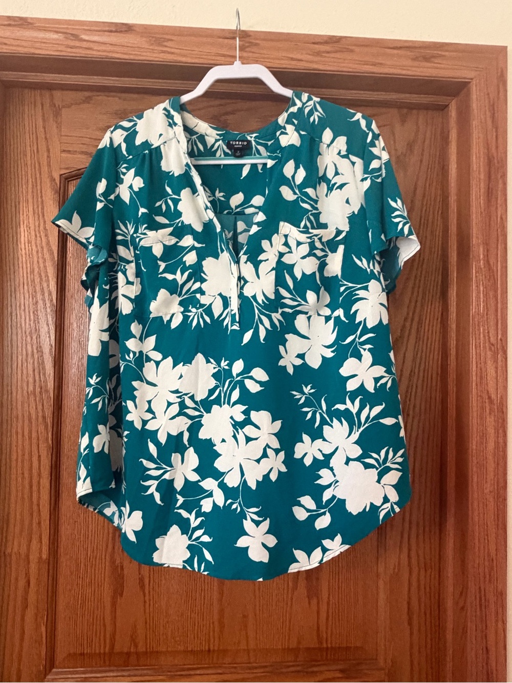 torrid Teal Floral V-Neck Blouse with White Print